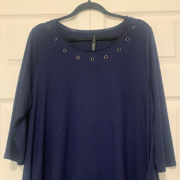 2x Allie and Rob Navy blue 3/4 Sleeve Flare Bottom Top. - Picture 2 of 5